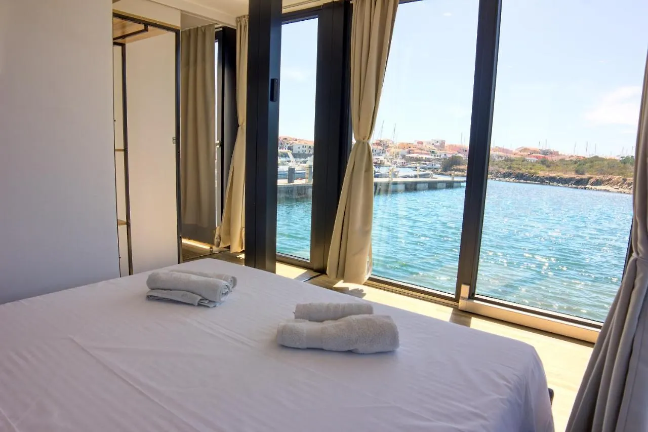 HOUSEBOAT Blue Lagoon Stintino Italie